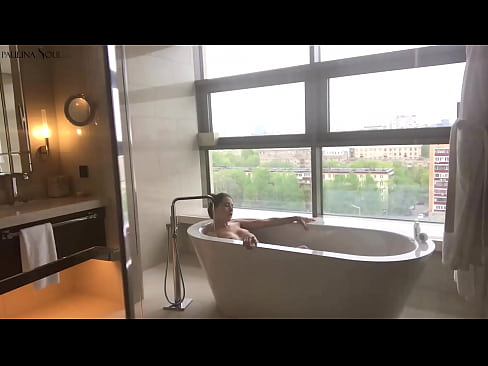 ❤️ Керемет сәби Жуынатын бөлмеде оның кискасын құмарта тартып жатыр ❤❌ Қатты порно бойынша бізде