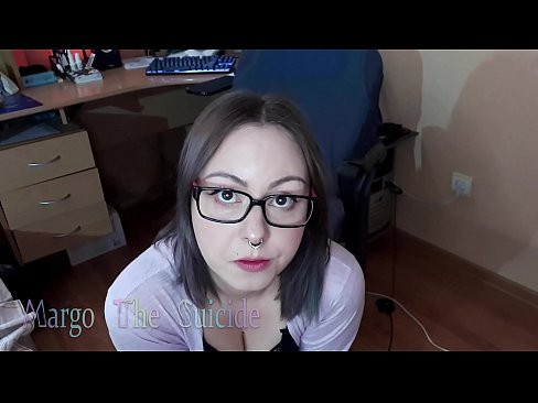 ❤️ Көзілдірік киген сексуалды қыз камерада дилдоны терең сорып алады ❤❌ Қатты порно бойынша бізде
